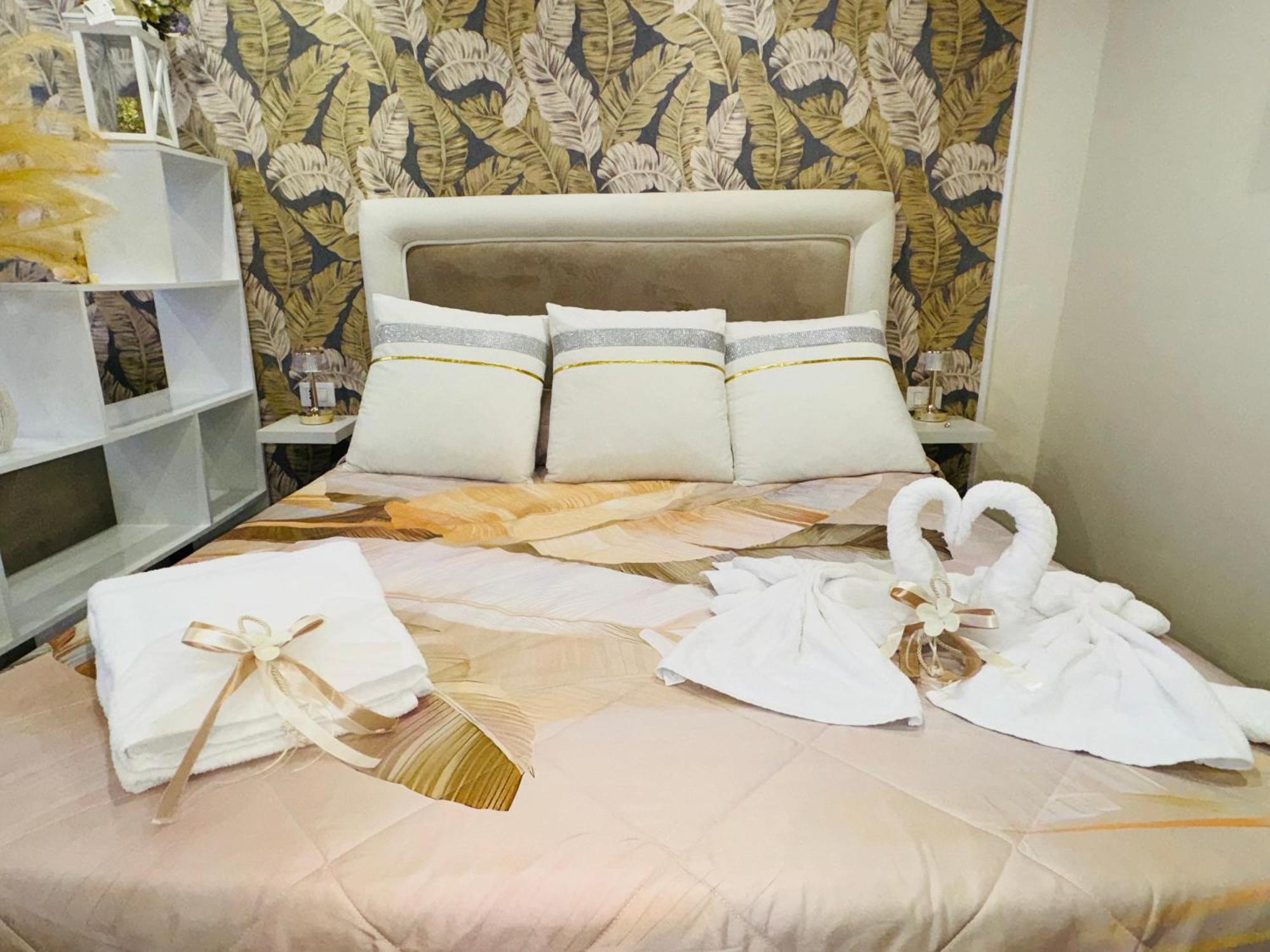 La Dimora Dei Sogni Sedil Capuano Home Suite Naples Exterior photo