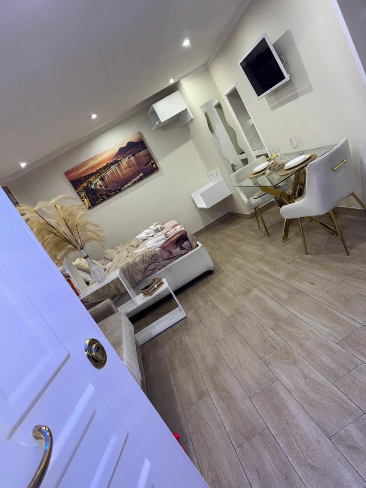 La Dimora Dei Sogni Sedil Capuano Home Suite Naples Exterior photo